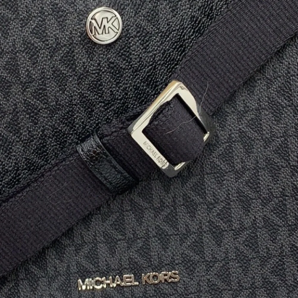 MICHAEL KORS
Briley Small Logo Messenger Bag Black signature color - Picture 5 of 15